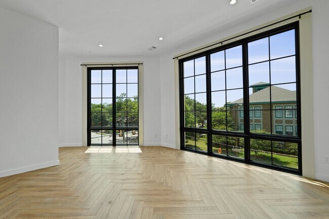 Building Photo - The 912 Building C