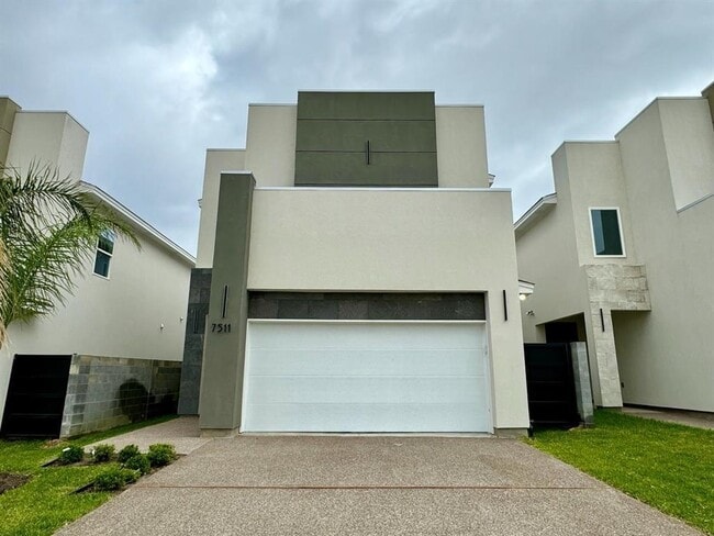 Primary Photo - 7511 Cresta Bella St