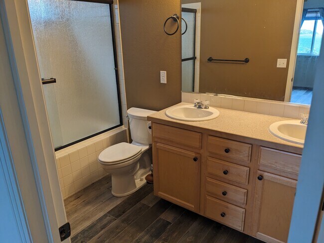 Building Photo - 2427 Sunbury Ln