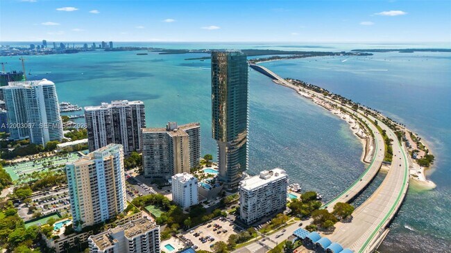 Building Photo - 175 SE 25th Rd