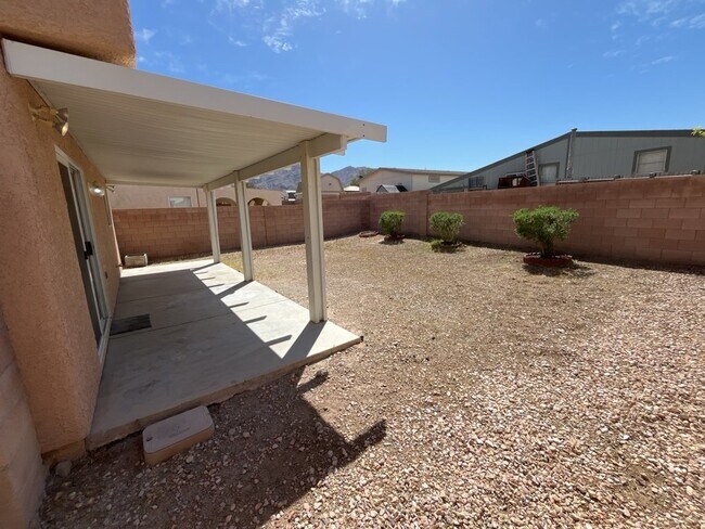 Building Photo - Experience luxurious living in this stunning 4-bedroom, 2.5-bathroom house
