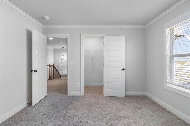 Building Photo - 448 Banff Dr