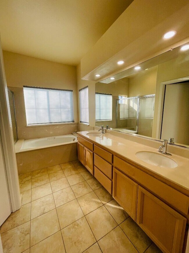 Building Photo - 596 Shoal Cir