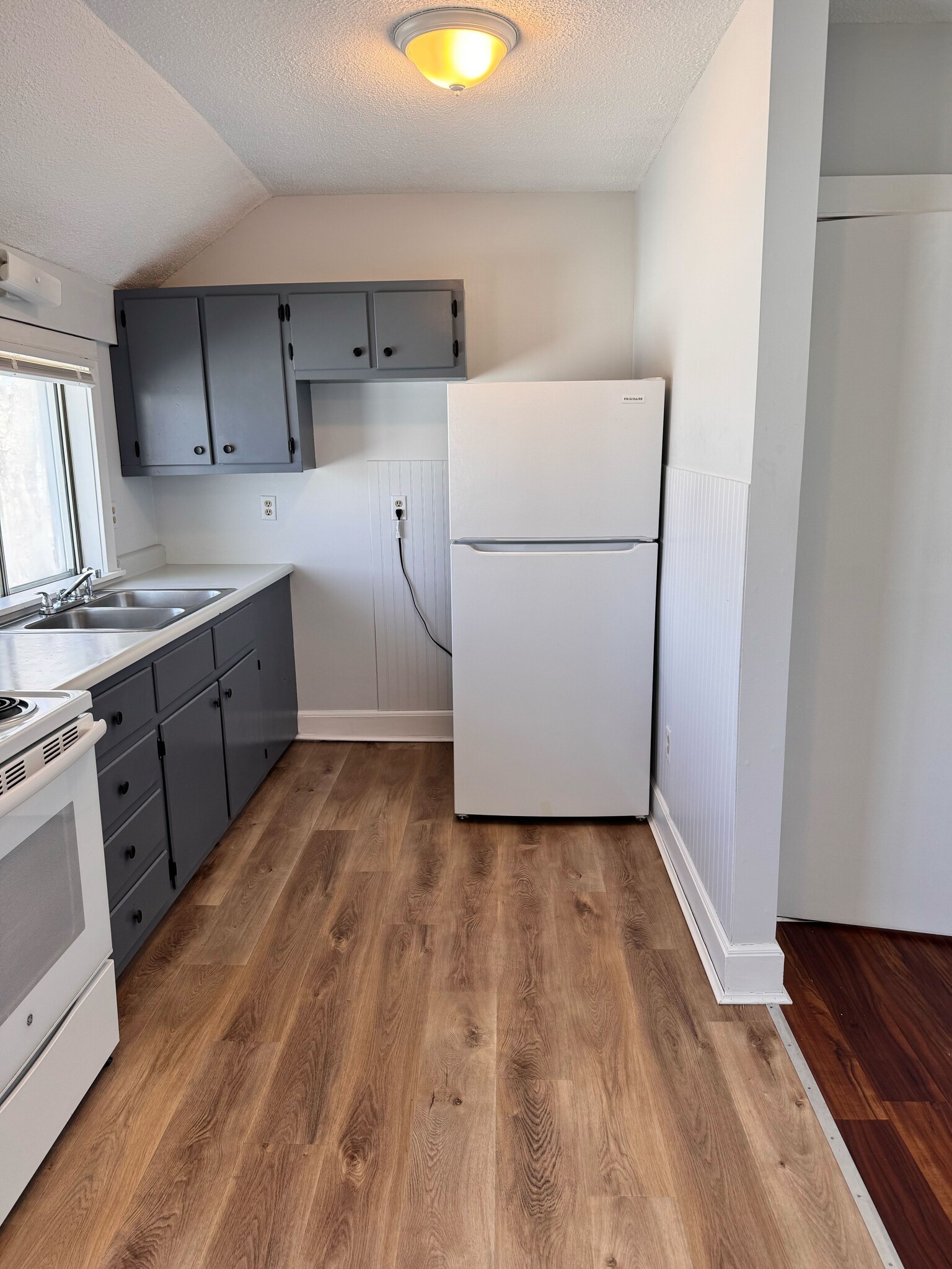 Building Photo - 317 S Main St