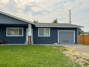 Building Photo - 3 Bedrooms, 1.5 Baths in Kennewick