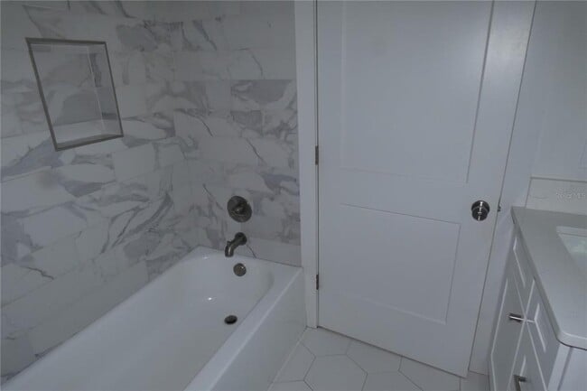 Building Photo - 610 1/2 14th St N