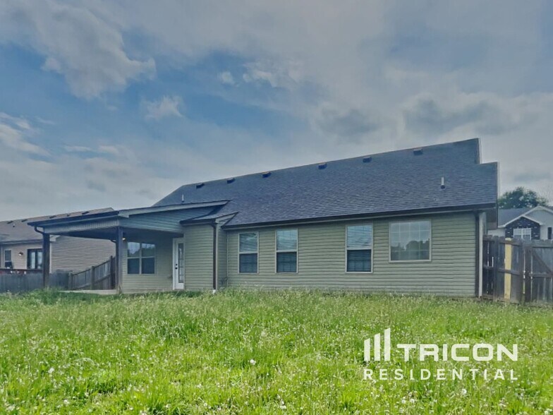 Building Photo - 1123 Freedom Dr