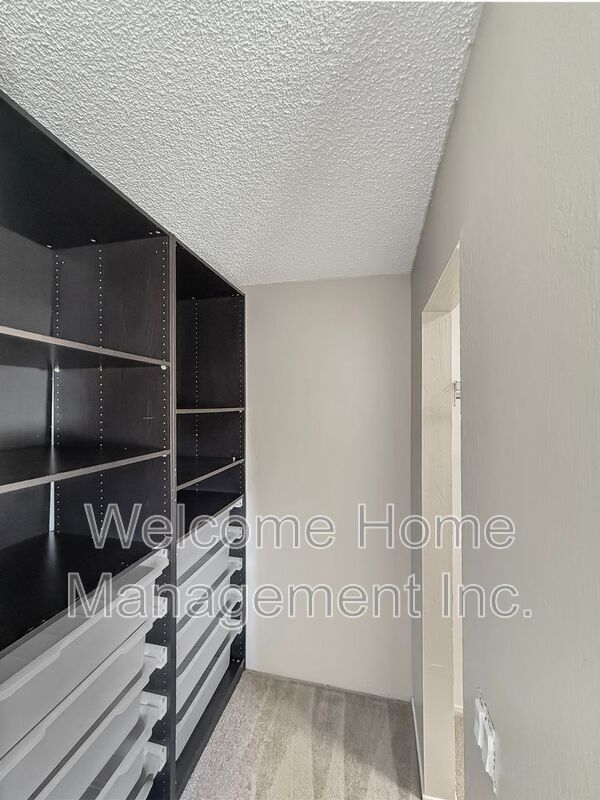 Building Photo - 1037 Mohr Ln