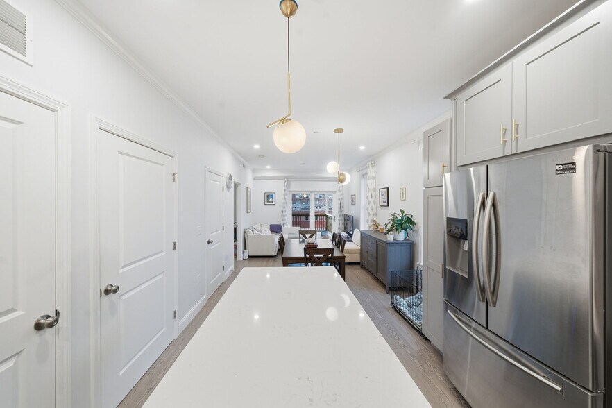 Building Photo - 68 Edson St