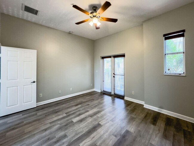 Building Photo - 2313 Vintage Dr