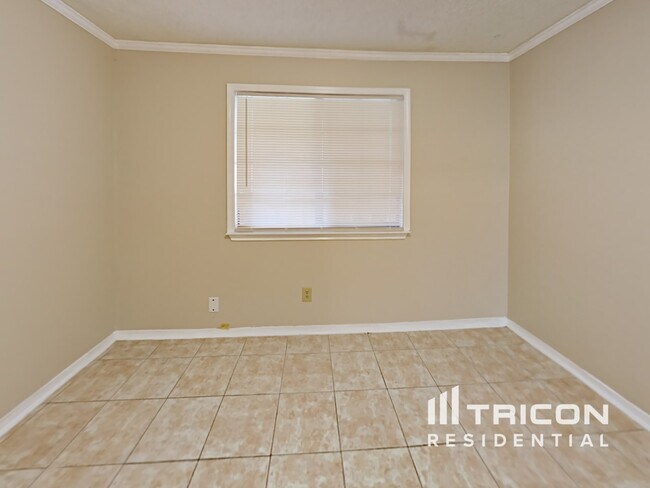 Building Photo - 6810 Maple Lk St