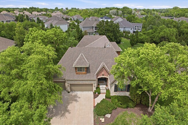 Building Photo - {10500} Luxury Living in Mills Crossing Estates +  Spacious Floorplan with Designer Finishes