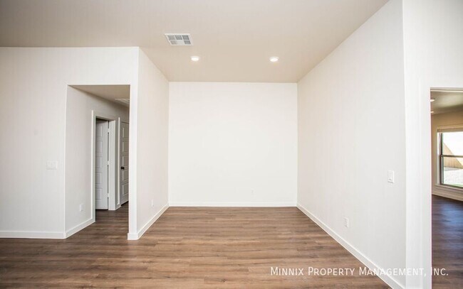 Building Photo - 2134 Langford Ave