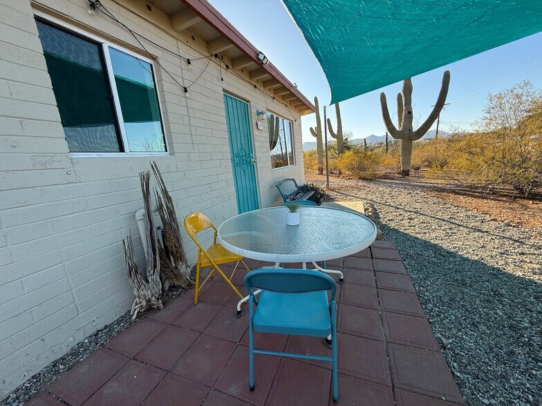 Building Photo - 1702 N Greasewood Rd