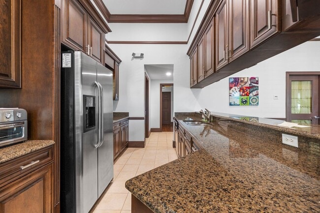 Building Photo - ANNUAL RENTAL - POSITANO PLACE 2 BED / 2 BATH WITH GARAGE