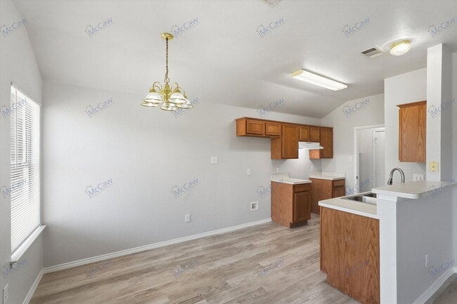 Building Photo - 412 Pin Oak Ln