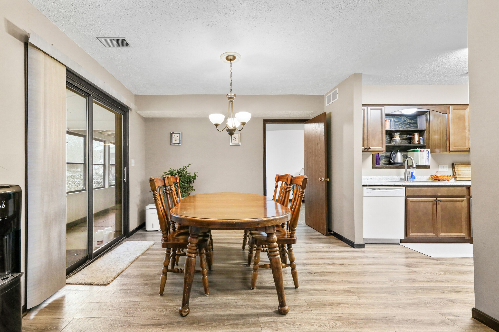 Dining area - 1098 Big Valley Dr
