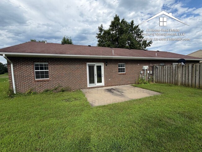 Building Photo - 617 Westview Dr