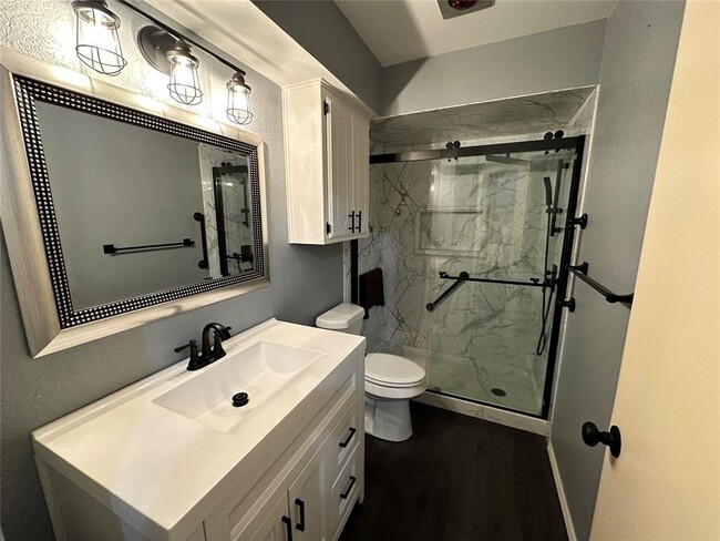 Building Photo - 2221 NE 8th St