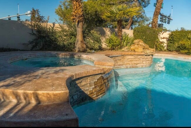 Building Photo - 2536 El Paso Grande Ave