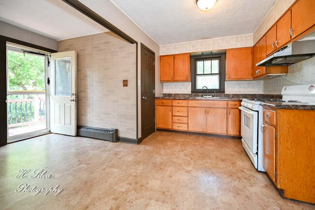 Building Photo - 331 Charlotte Ave