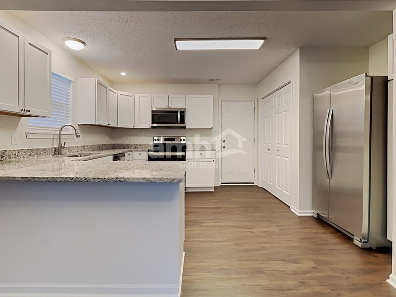 Building Photo - 15532 Outside Trail