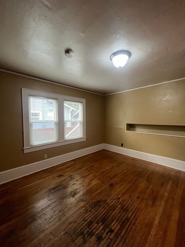 Building Photo - 1908al