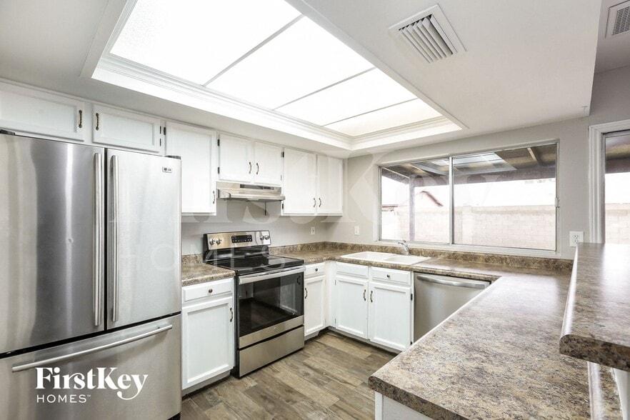 Building Photo - 1302 W Kristal Way