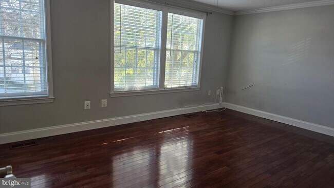 Building Photo - 1246 Quaker Ridge Dr