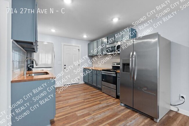 Building Photo - 714 27th Ave N