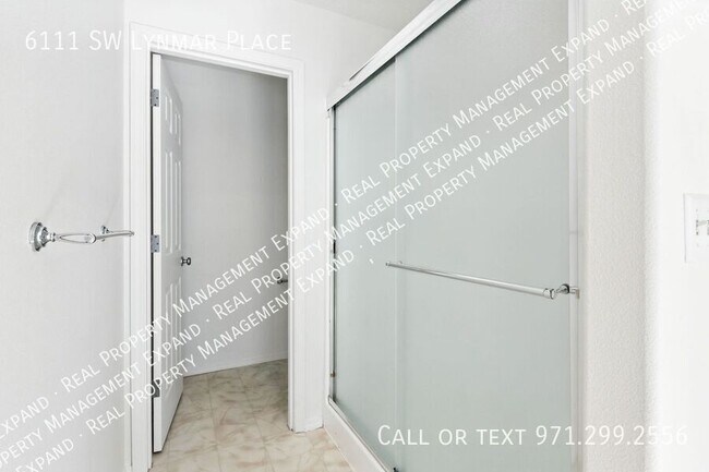 Building Photo - 6111 SW Lynmar Pl