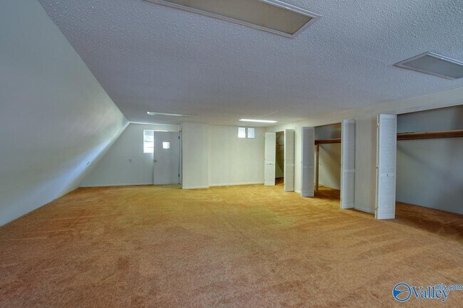 Building Photo - 4010 Dunsmore St SE