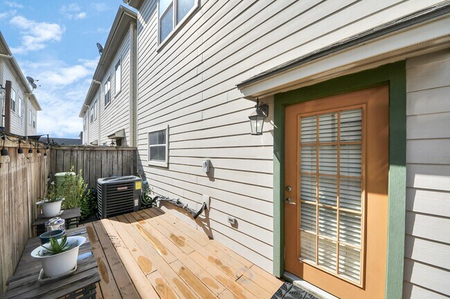 Building Photo - 917 McKinney Park Ln