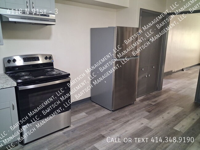 Building Photo - 4118 N 91st-3