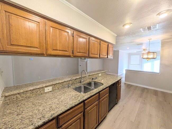 Building Photo - 6618 Cloverbend St