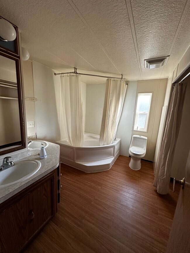 Building Photo - 2020 U.A. Avenue Emmett