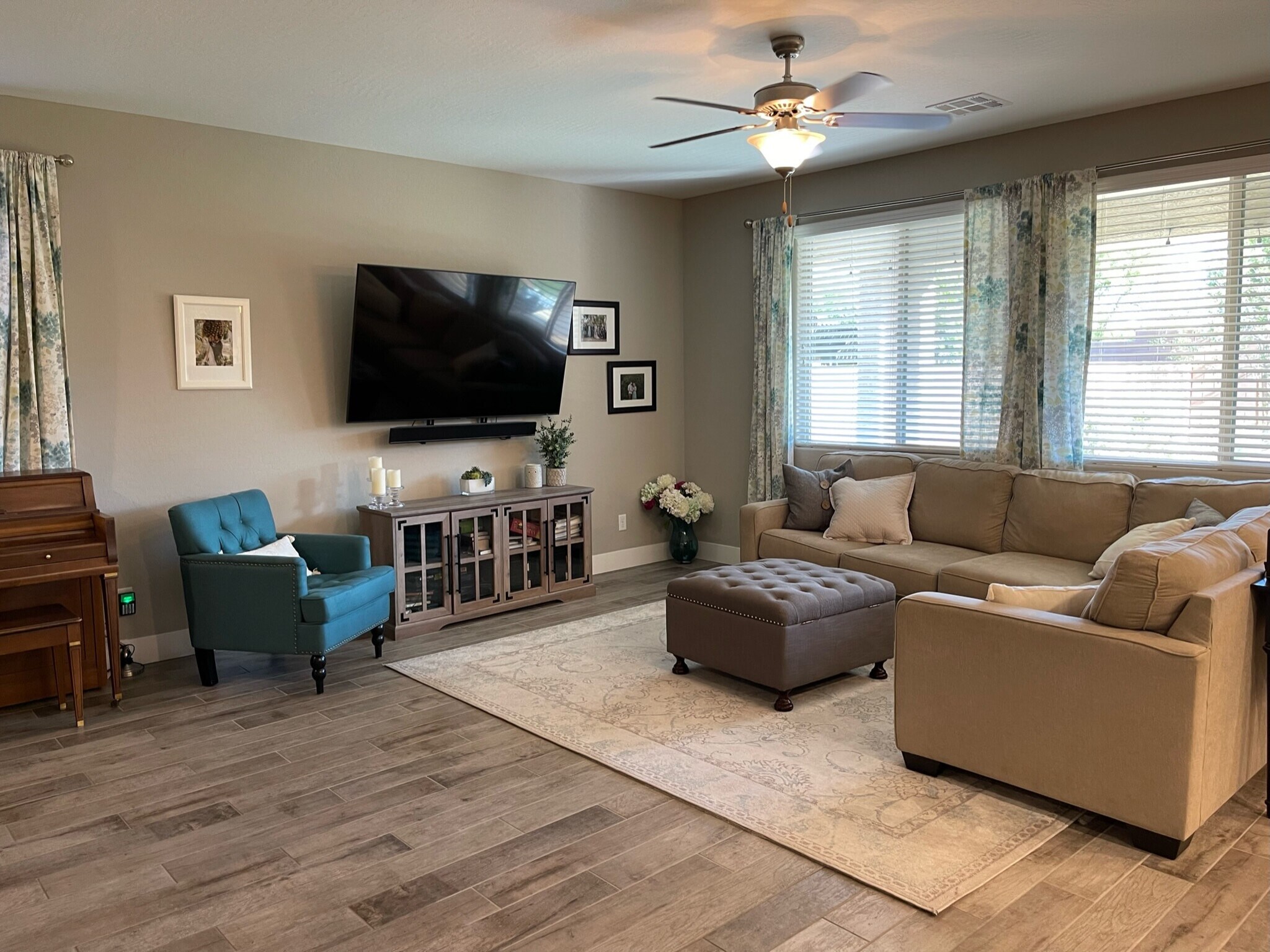 great room - 10647 Marble Arch St