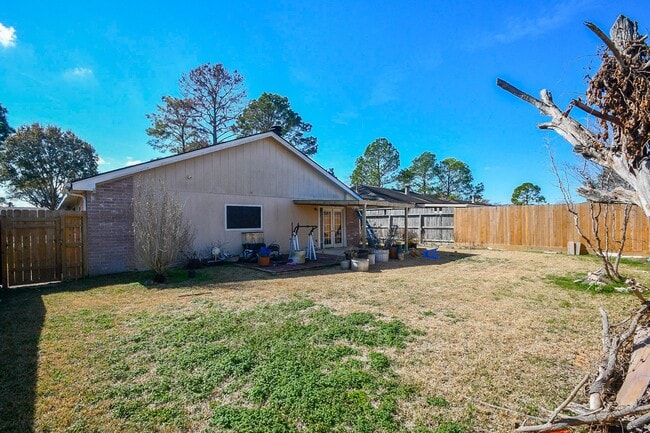 Building Photo - 15310 Barbarossa Dr