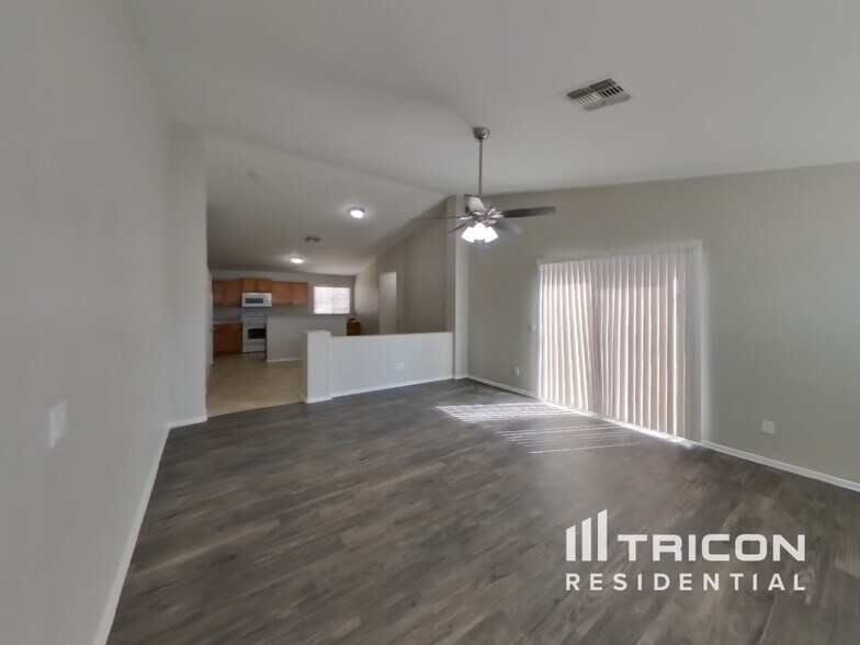 Building Photo - 8053 N 109th Ln
