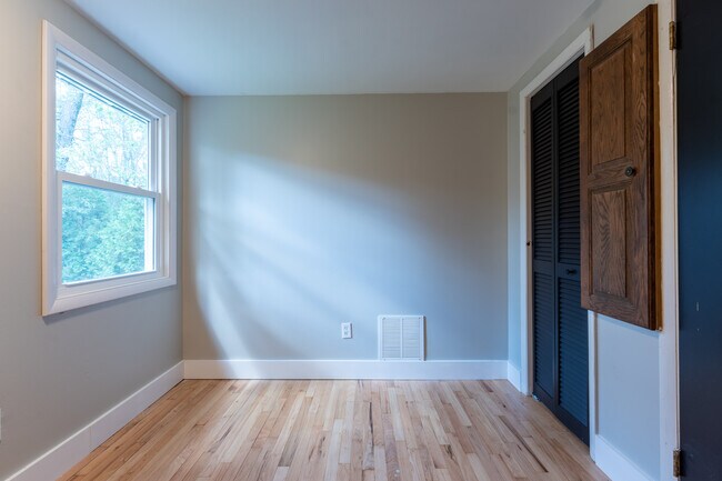 Building Photo - 3 Heather Ln