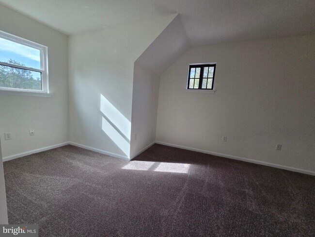 Building Photo - 68 Liberto Ln