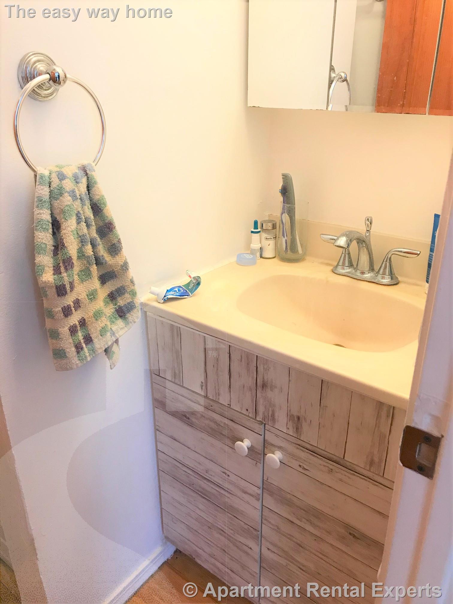 Building Photo - 277 Putnam Ave