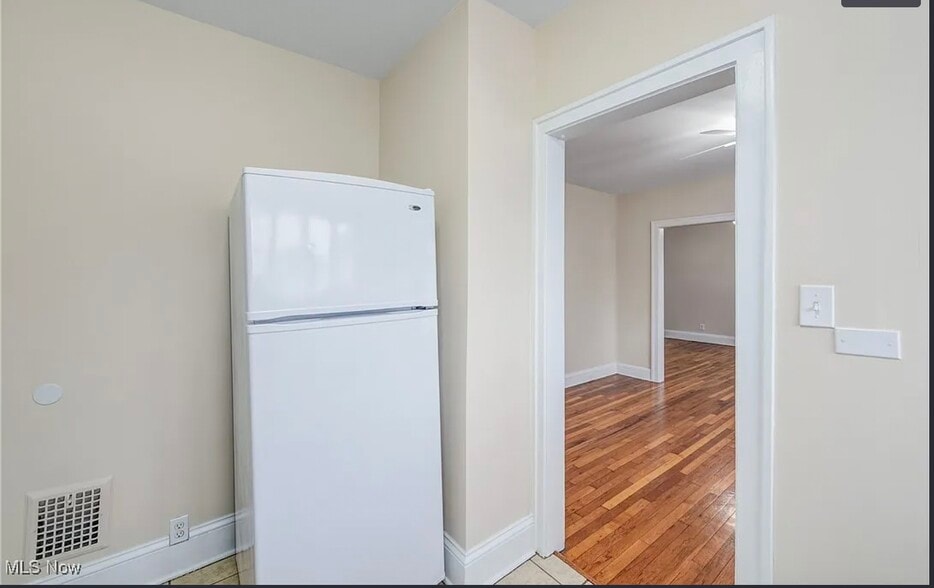 Building Photo - 2085 Chesterland Ave