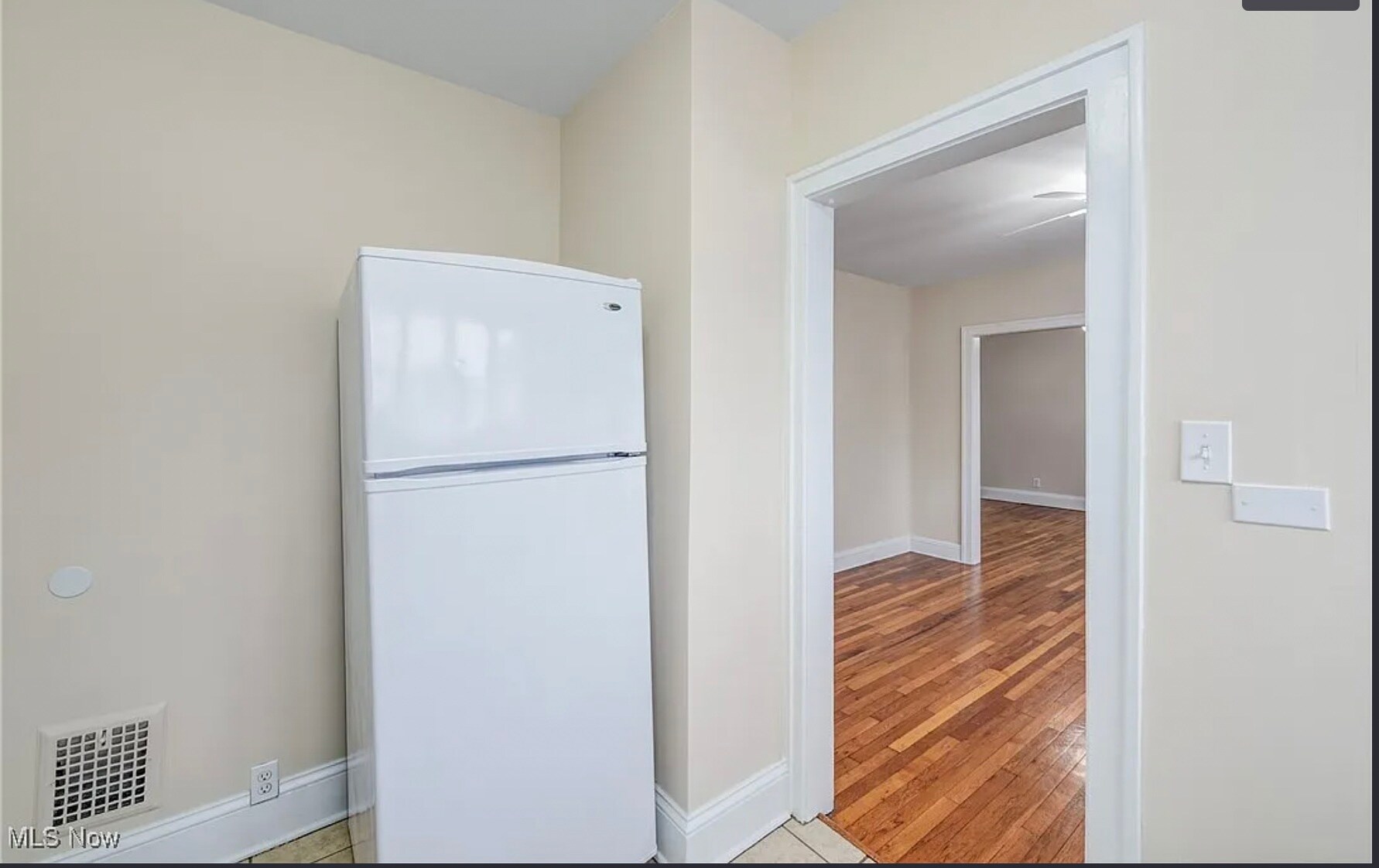 Building Photo - 2085 Chesterland Ave