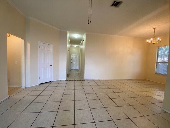 Building Photo - 1903 Balsam Way