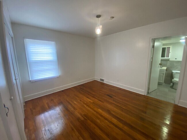 Building Photo - 313 Myles Ave