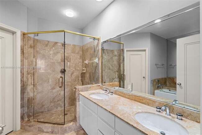 Building Photo - 888 Brickell Key Dr