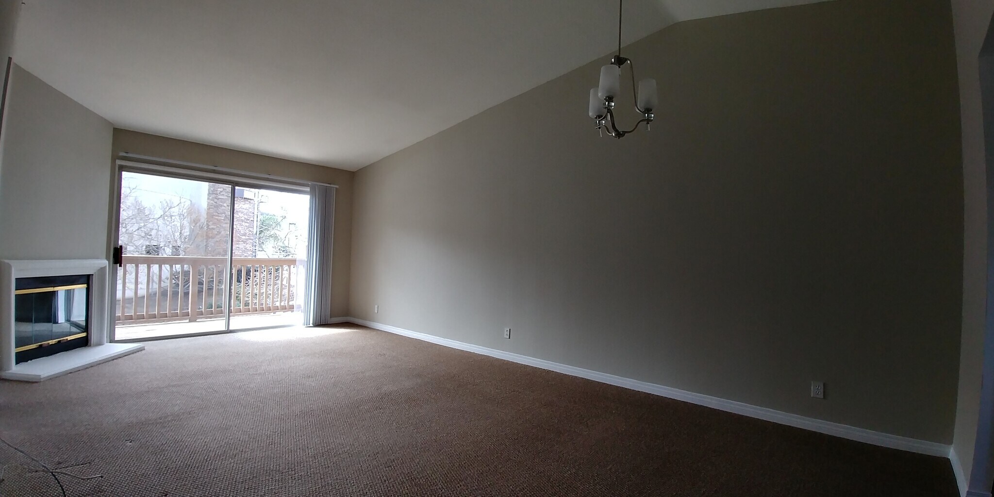 open floor plan with large living-room. - 10 Abrigo