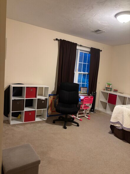 Building Photo - 4 Zain Cir