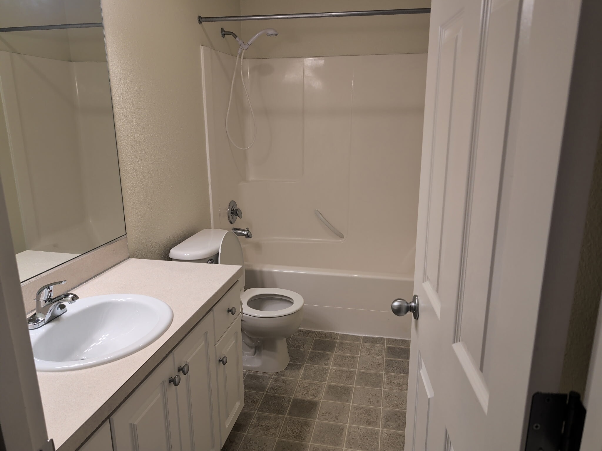 Building Photo - 3144 SE Sternwheeler Dr